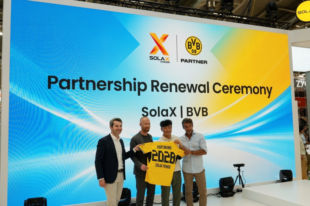 SolaXpower und BVB verlängern Vertrag bei Veranstaltung
